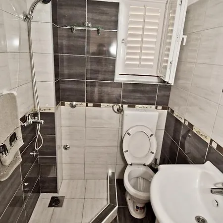 Branka Near Dubrovnik With Pool And Wine Cellar شقة